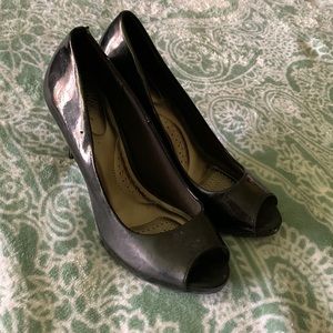 Black high heels size 7.5